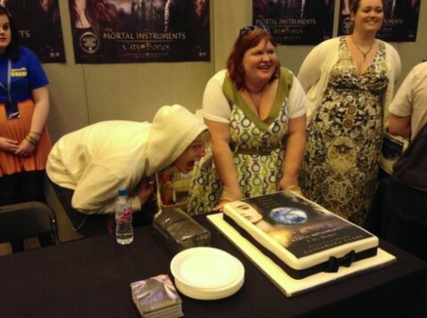 Jamie Campbell Bower and Cassandra Clare with a Mortal Instruments cake